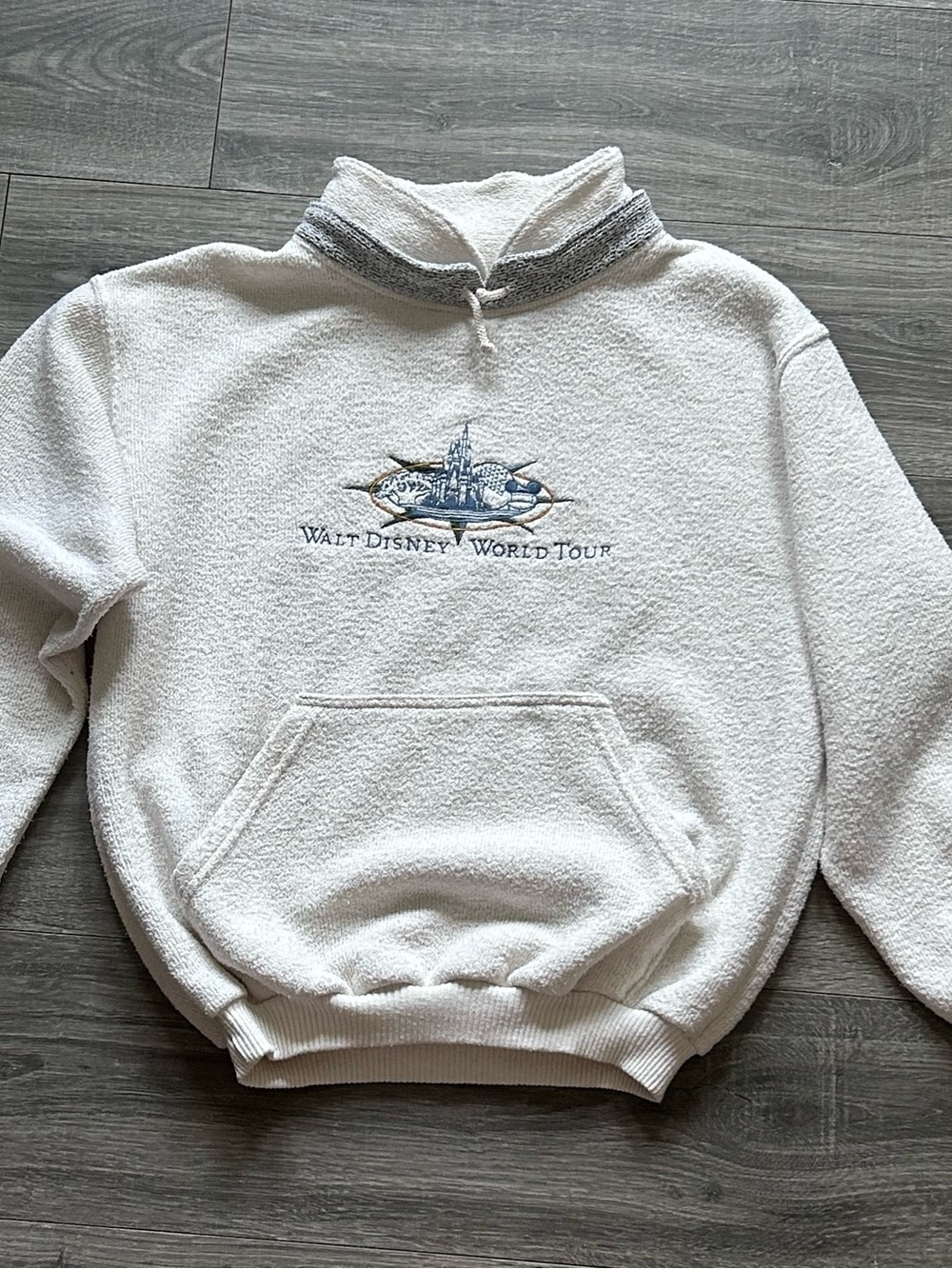 Walt Disney World Tour Vintage Pullover Size Small